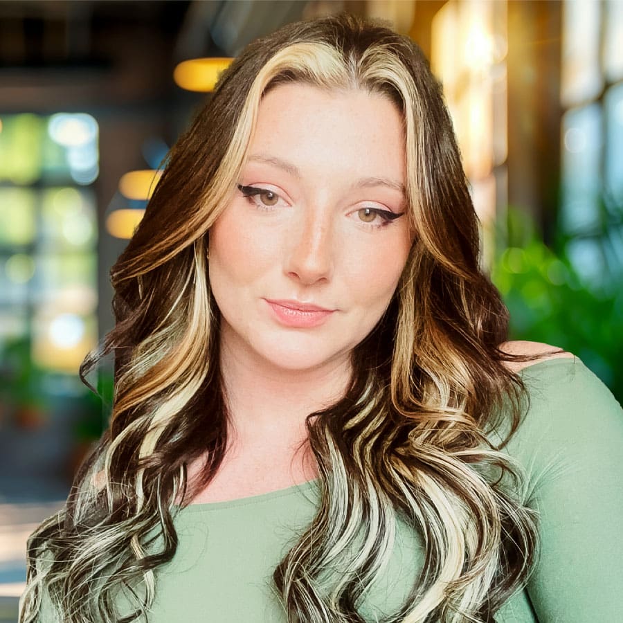 Jillian Glover – Performance Psychology & Mental Wellness Expert Professional headshot of Jillian Glover, MA, LPC, specializing in performance psychology, anxiety, perfectionism, parenting, work-life balance, depression, aging, CBT, and mindfulness.